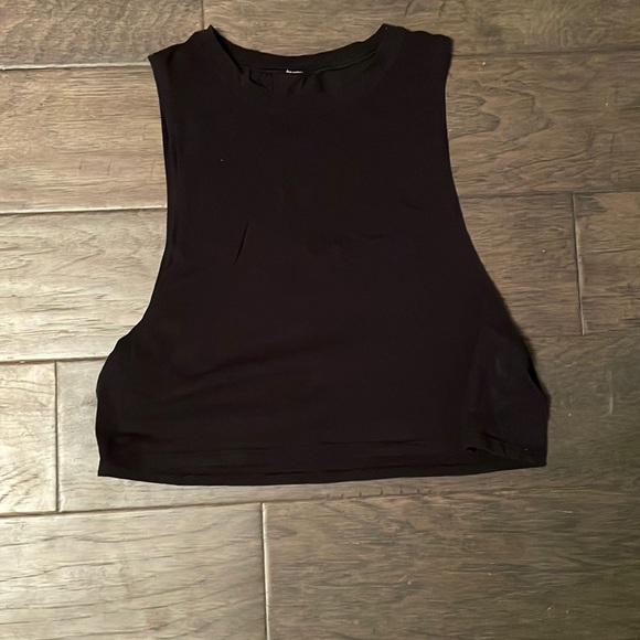 Lululemon crop top size 2 - Picture 1 of 3